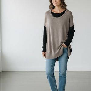 Neiman Marcus Black and Tan Crew Neck Sweater